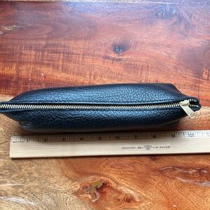 Portland Leather Sidekick Pouch in Pebbled Black